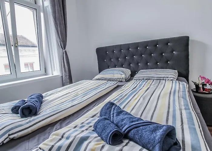 Disc Cozy In Liesing Проживання в сім'ї *